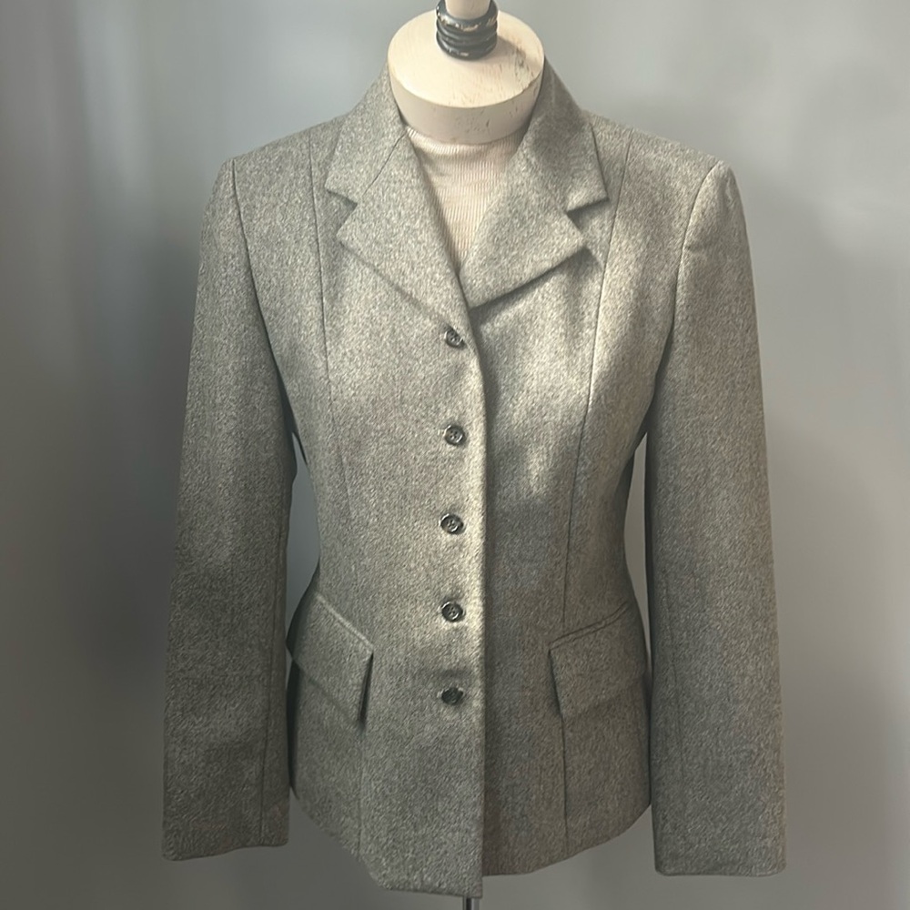 Isaac Mizrahi tweed blazer sz 4 100% wool. EUC barely worn no faults!